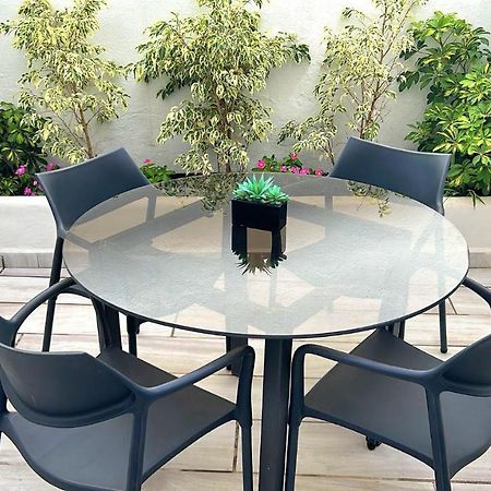 Апартаменты New! Renovated, Centrally Located, Private Entrance, Terrace Валенсия Экстерьер фото