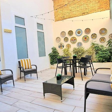 Апартаменты New! Renovated, Centrally Located, Private Entrance, Terrace Валенсия Экстерьер фото