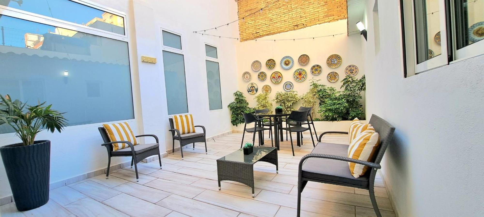 Апартаменты New! Renovated, Centrally Located, Private Entrance, Terrace Валенсия Экстерьер фото