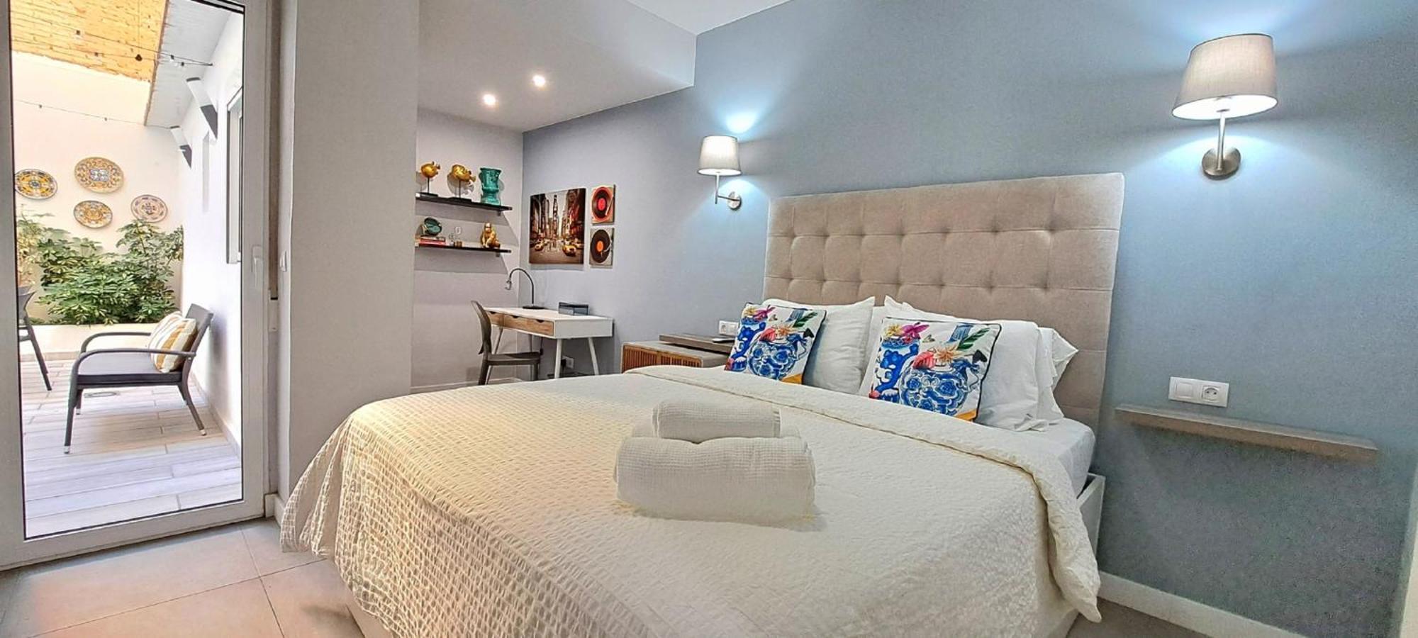 Апартаменты New! Renovated, Centrally Located, Private Entrance, Terrace Валенсия Экстерьер фото