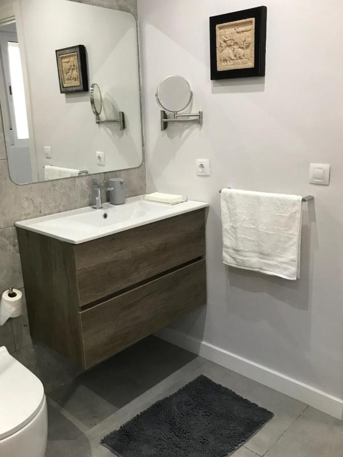 Апартаменты New! Renovated, Centrally Located, Private Entrance, Terrace Валенсия Экстерьер фото
